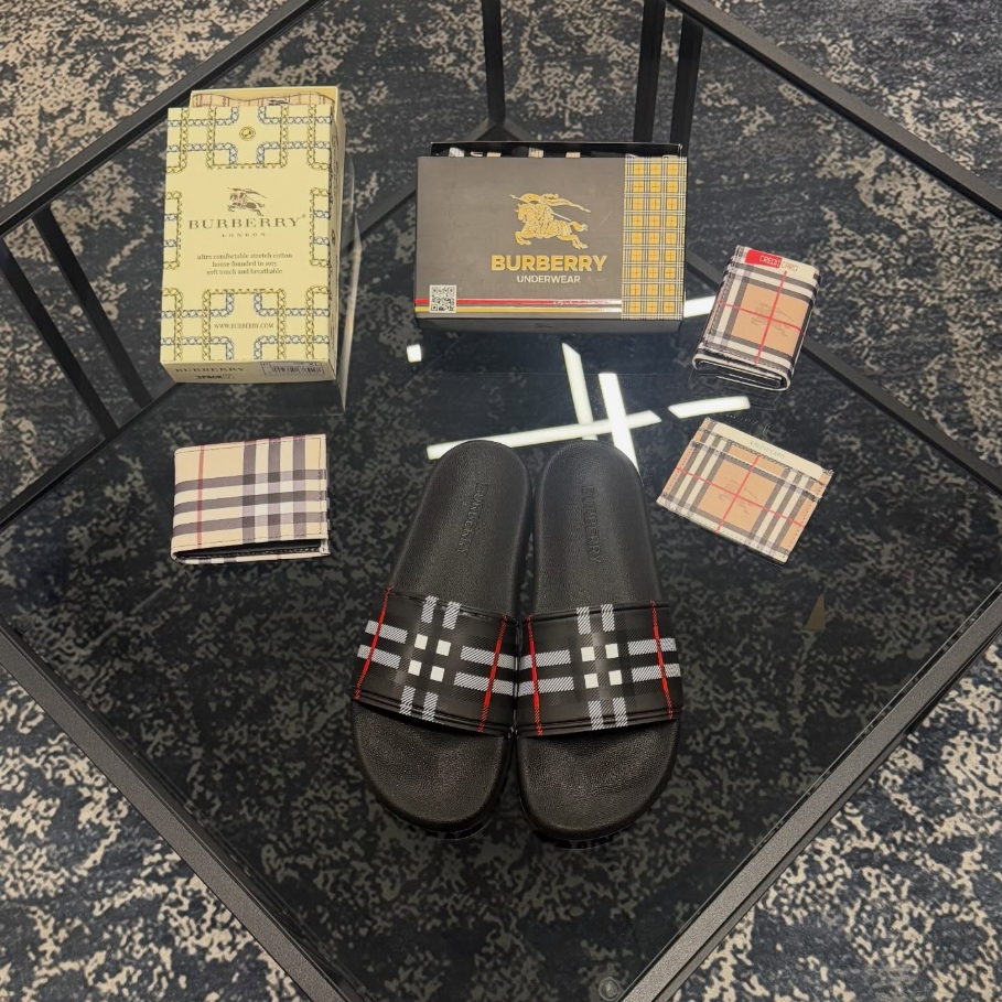 Burberry Siyah Kareli Deri Terlik & Cüzdan Seti